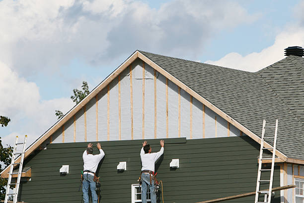 Professional Vinyl Siding technician working in Dayton, OH